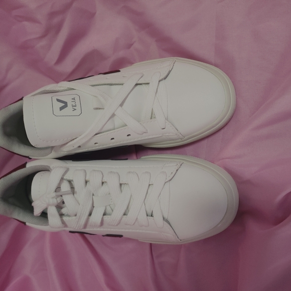 Veja Campo Sneakers - Picture 2 of 9